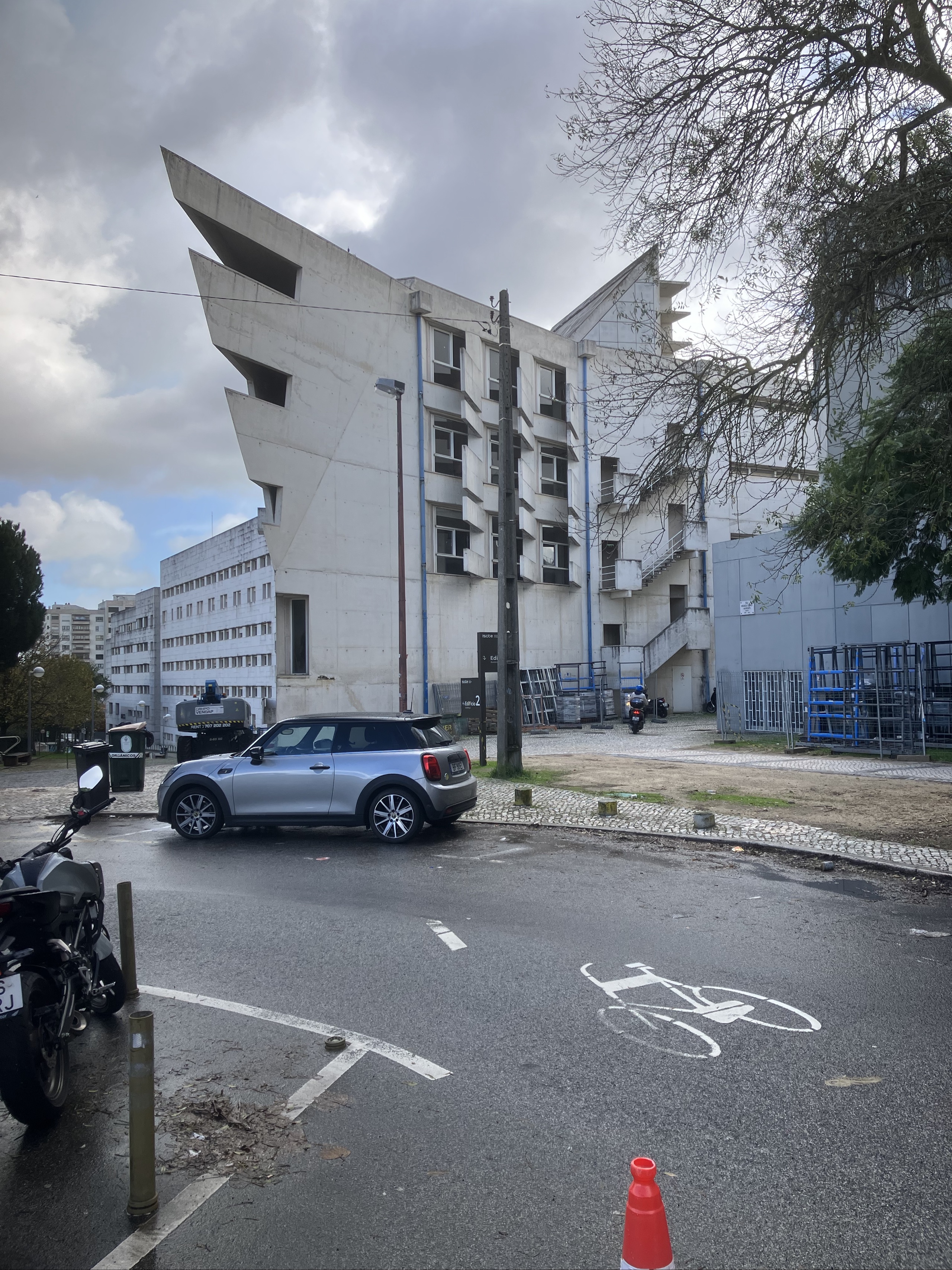 Instituto Universitário de Lisboa